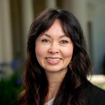 Headshot of Associate Dean of the Library Sarah Parramore